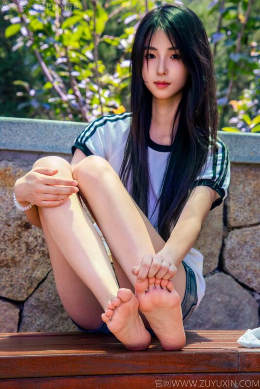 足愉心 NO.051 小瑶（搭配：T恤、牛仔短裤、白棉袜、帆布鞋、裸足）[115P/2V/12.9GB]-无料摄影圈