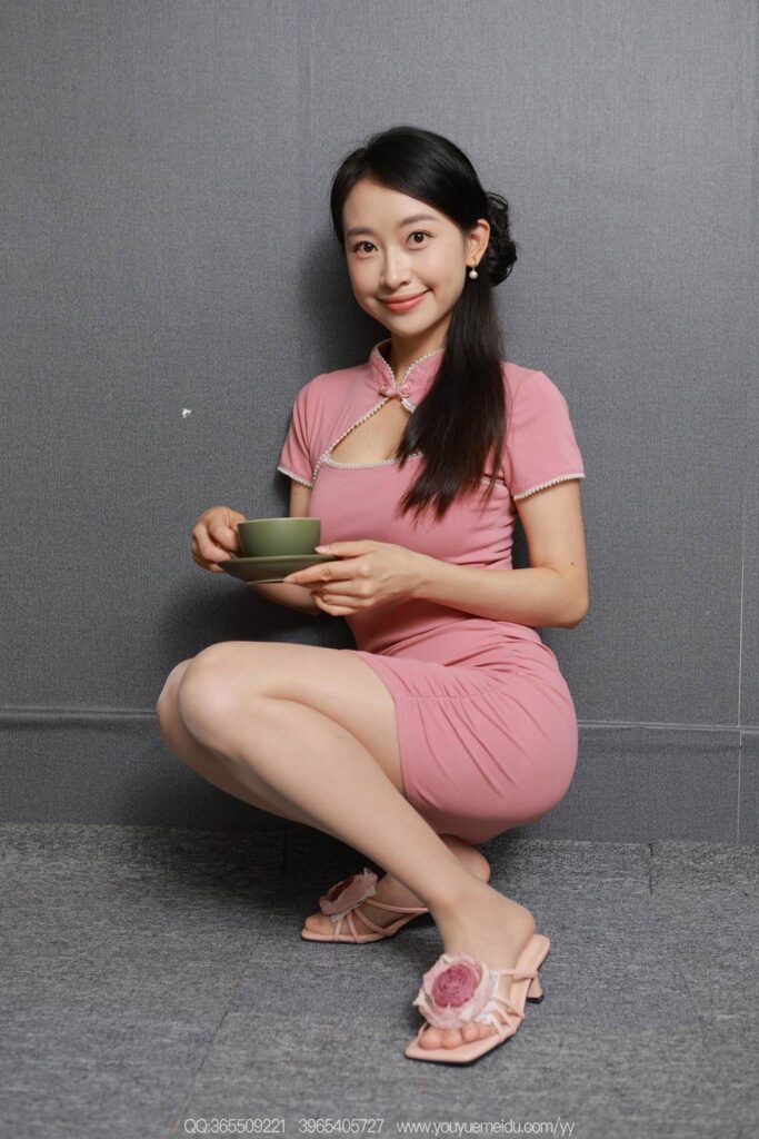 [IESS异思趣向] 2025.08.26 丝享家2141：小婕《粉粉嫩嫩》[79P/91MB]插图1