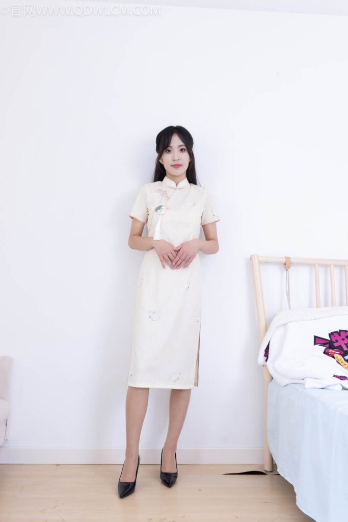 物恋传媒 NO.2448 辣辣-旗袍、高跟鞋、薄肉丝[155P/1V/3.69GB]插图1