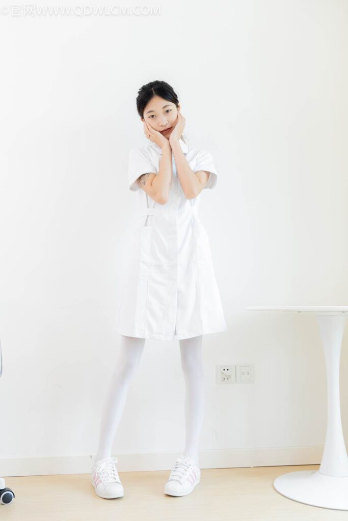 物恋传媒 NO.2450 小夏-板鞋、厚白丝[165P/1V/3.84GB]插图3