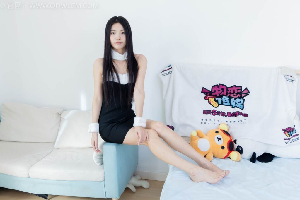 物恋传媒 NO.2455 茯苓-高跟凉鞋、薄黑丝、裸足、兔女郎[190P/1V/4.59GB]插图3