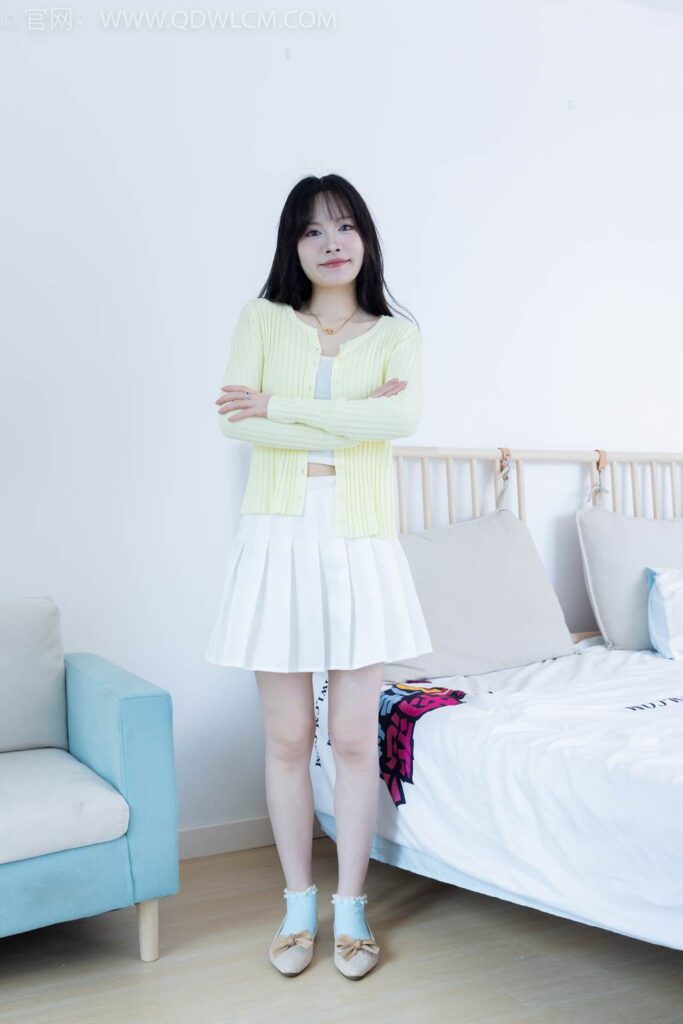 物恋传媒 NO.2457 小酒-平底鞋、浅蓝色短棉袜[158P/1V/4.39GB]插图1