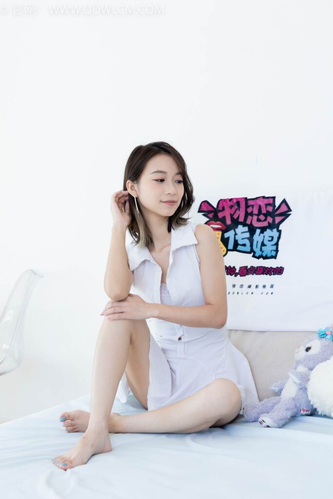 物恋传媒 NO.2461 珠珠-板鞋、白棉袜、裸足[150P/1V/2.93GB]插图