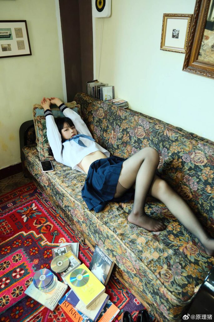 白莉爱吃巧克力 NO.004 – 原理猪 闺房JK[19P/732MB]插图2