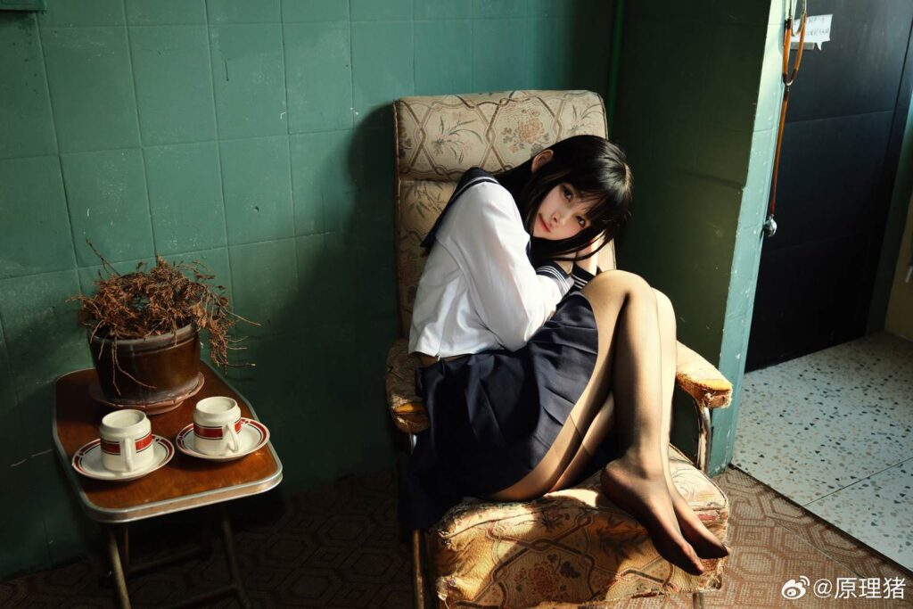 白莉爱吃巧克力 NO.004 – 原理猪 闺房JK[19P/732MB]插图1