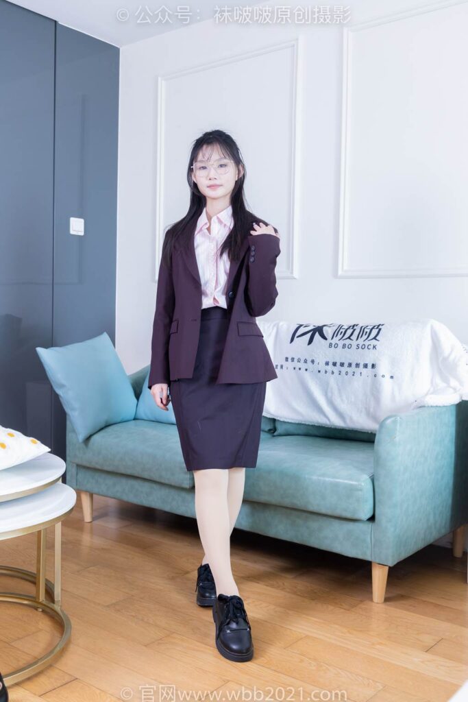 [BoBoSocks袜啵啵]NO.362 甜甜圈-两双皮鞋、厚肉丝、厚黑丝、ol制服[230P/1V/7.96MB]插图1