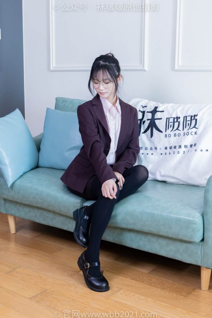 [BoBoSocks袜啵啵]NO.362 甜甜圈-两双皮鞋、厚肉丝、厚黑丝、ol制服[230P/1V/7.96MB]插图