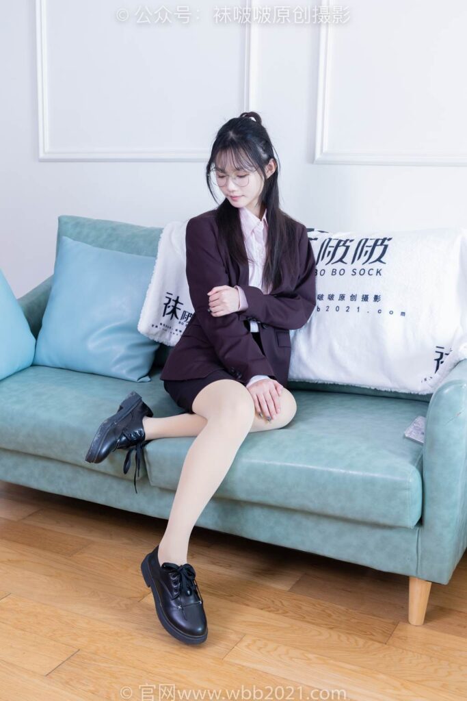 [BoBoSocks袜啵啵]NO.362 甜甜圈-两双皮鞋、厚肉丝、厚黑丝、ol制服[230P/1V/7.96MB]插图2