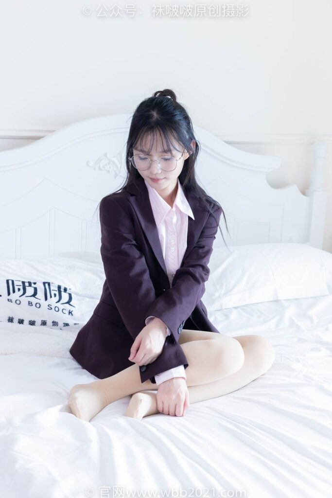 [BoBoSocks袜啵啵]NO.362 甜甜圈-两双皮鞋、厚肉丝、厚黑丝、ol制服[230P/1V/7.96MB]插图3