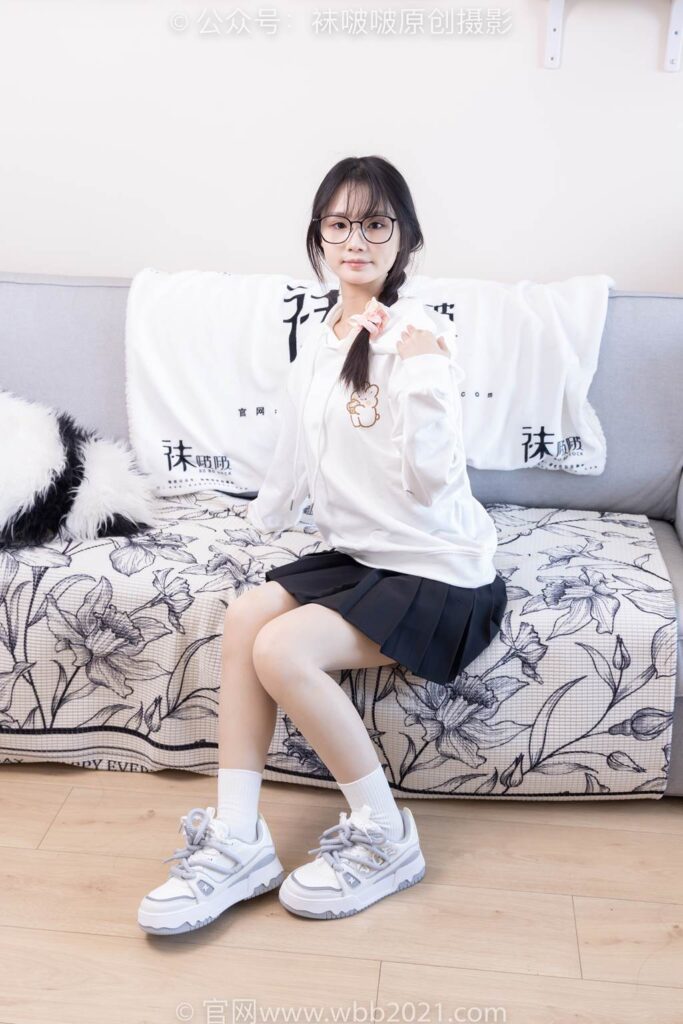 [BoBoSocks袜啵啵]NO.368 甜甜圈-运动鞋、白棉袜、油亮肉丝[160P/1V/5.72GB]插图2