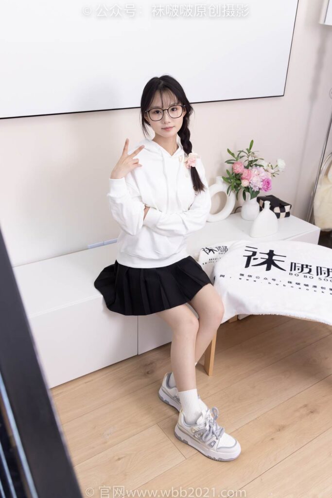 [BoBoSocks袜啵啵]NO.368 甜甜圈-运动鞋、白棉袜、油亮肉丝[160P/1V/5.72GB]插图1