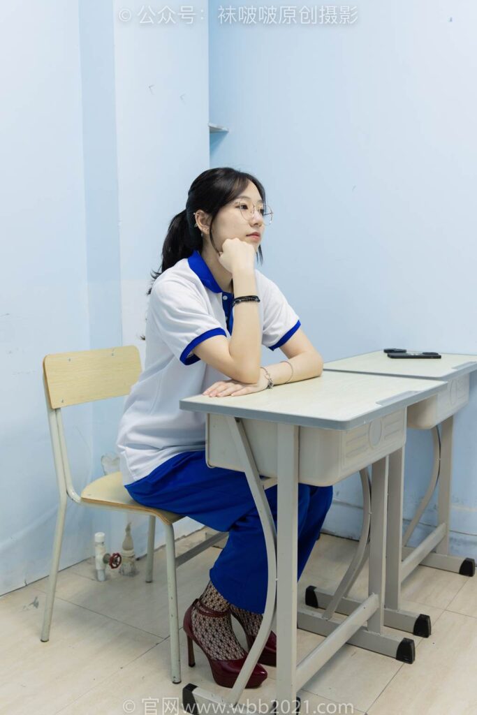 [BoBoSocks袜啵啵]NO.375 小甜豆-高跟鞋、黑色蕾丝网袜、校服裤里丝[160P/1V/7.68GB]插图1