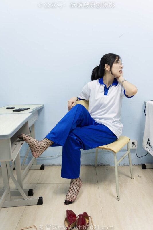 [BoBoSocks袜啵啵]NO.375 小甜豆-高跟鞋、黑色蕾丝网袜、校服裤里丝[160P/1V/7.68GB]-无料摄影圈