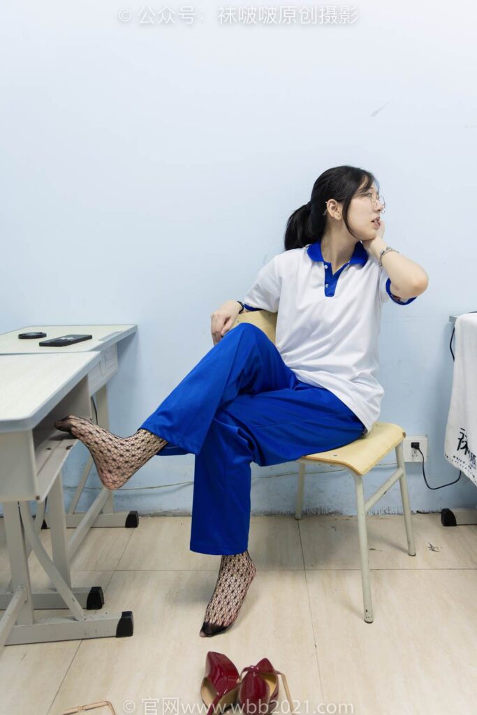 [BoBoSocks袜啵啵]NO.375 小甜豆-高跟鞋、黑色蕾丝网袜、校服裤里丝[160P/1V/7.68GB]插图