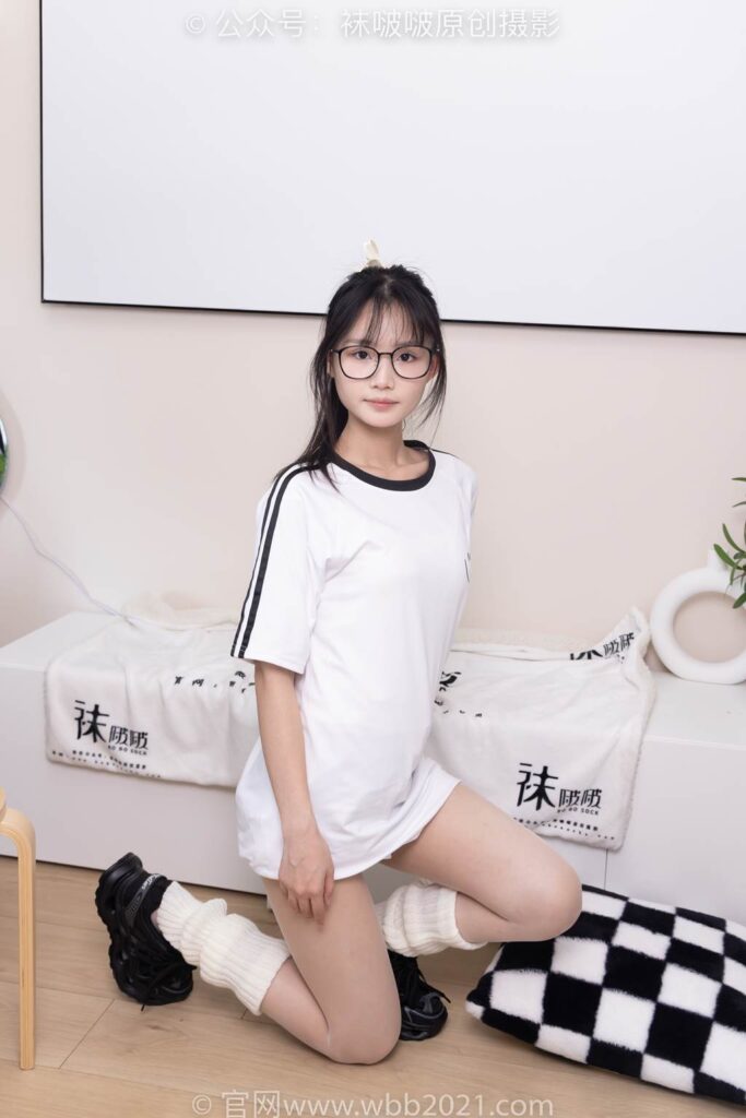 [BoBoSocks袜啵啵]NO.376 甜甜圈-运动鞋、堆堆袜套、白丝[150P/1V/5.54GB]插图2