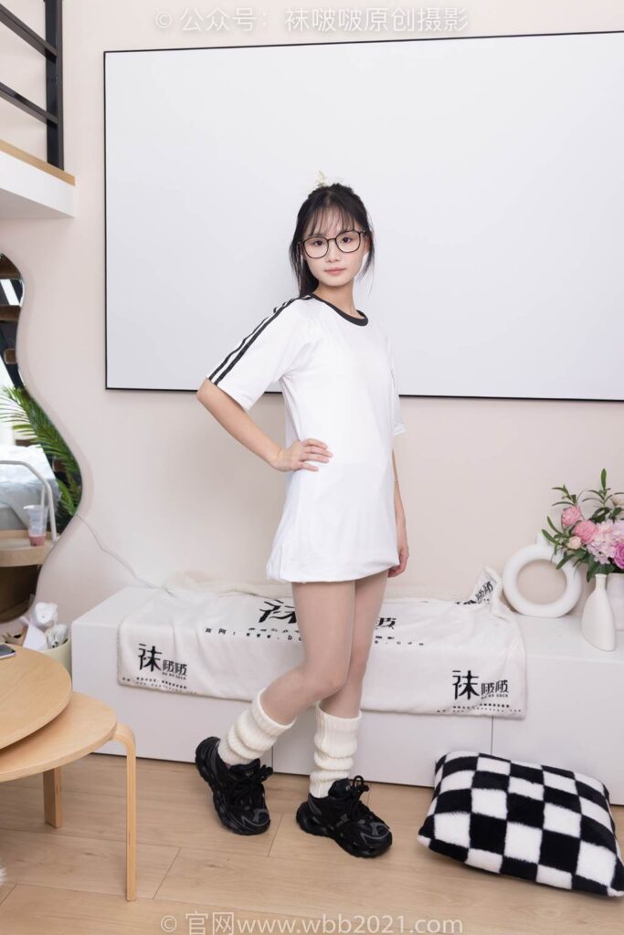 [BoBoSocks袜啵啵]NO.376 甜甜圈-运动鞋、堆堆袜套、白丝[150P/1V/5.54GB]插图