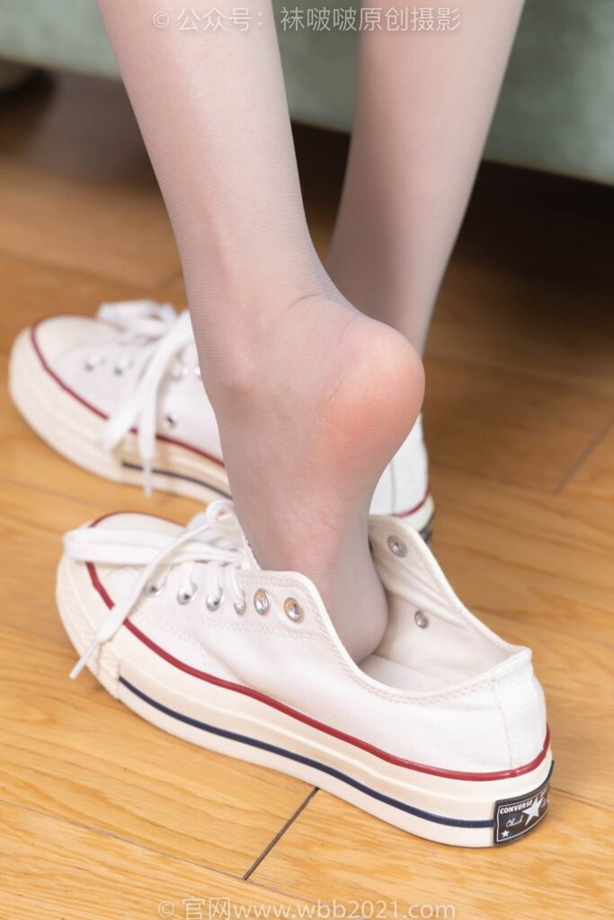 [BoBoSocks袜啵啵]NO.379 稚予-板鞋、灰丝[140P/1V/5.33GB]插图1