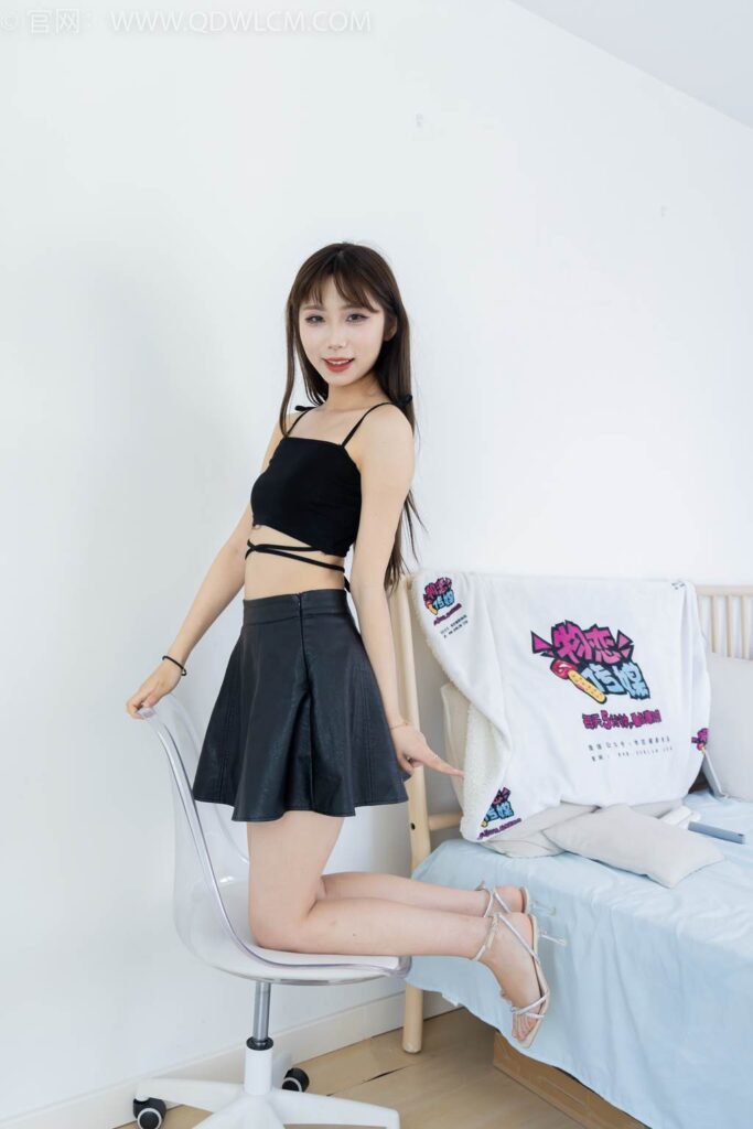 物恋传媒 NO.2462 泡泡-高跟凉鞋、薄黑丝、裸足[160P/1V/3.74GB]插图