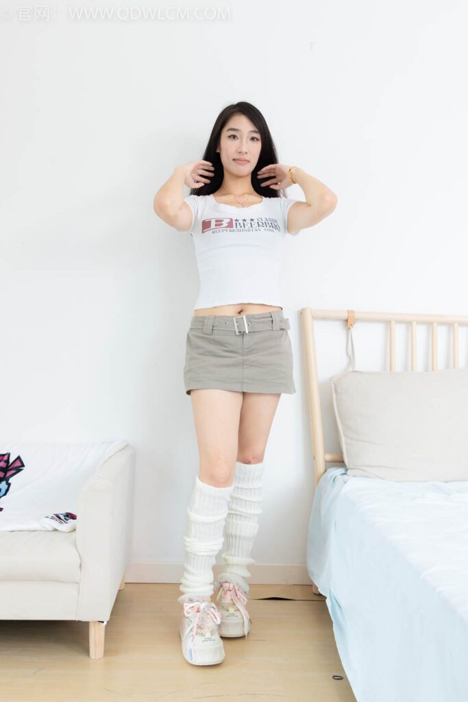 物恋传媒 NO.2463 小野-板鞋、白棉袜、裸足、堆堆袜套[144P/1V/3.37GB]插图2