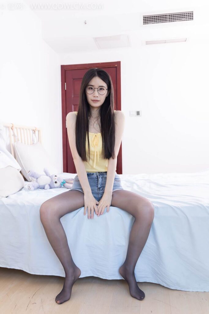 物恋传媒 NO.2465 菜菜-高跟鞋、油亮薄黑丝、黑过膝棉、高跟鞋薄丝袜[170P/2V/4.72GB]插图3