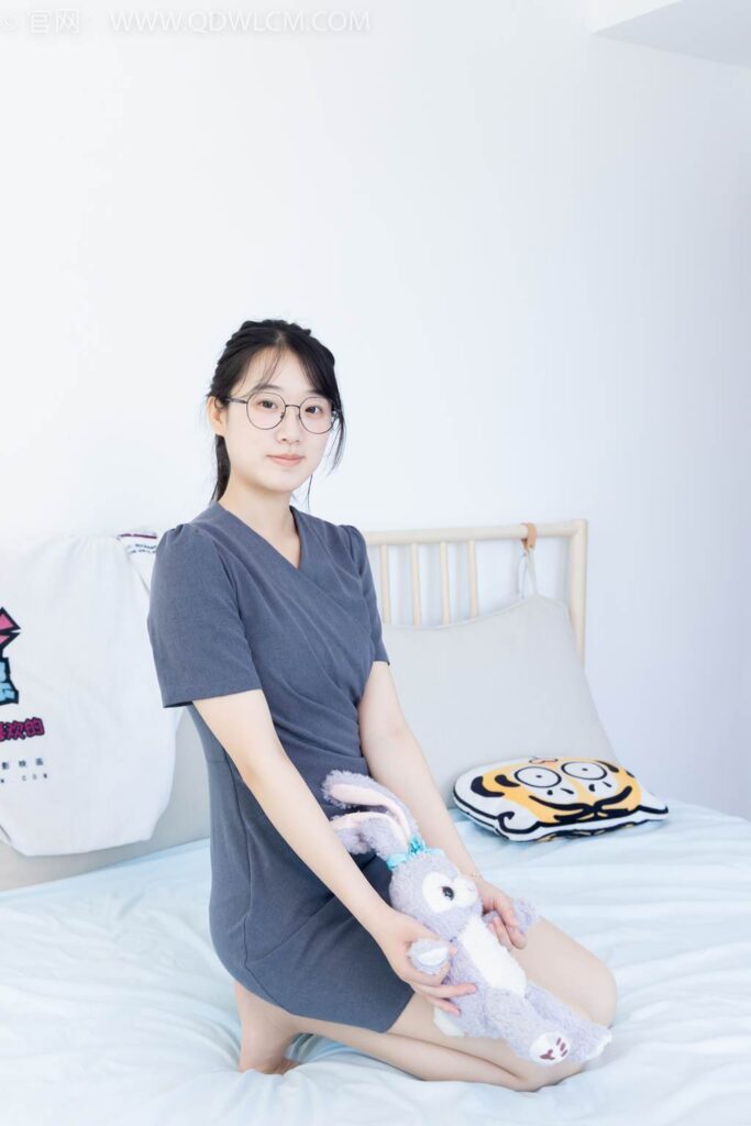 物恋传媒 NO.2466 小椿-三双高跟鞋、薄肉丝、裸足[150P/1V/5.58GB]插图3