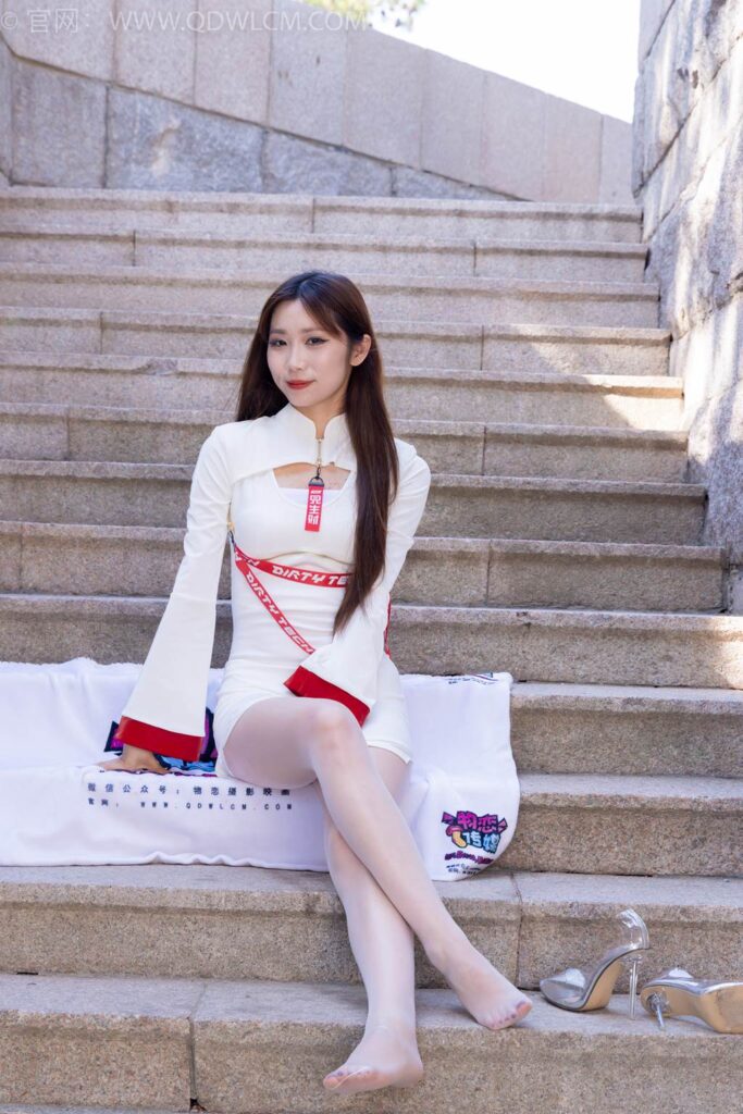 物恋传媒 NO.2471 泡泡-高跟鞋、油亮薄白丝[180P/1V/4.71GB]插图3