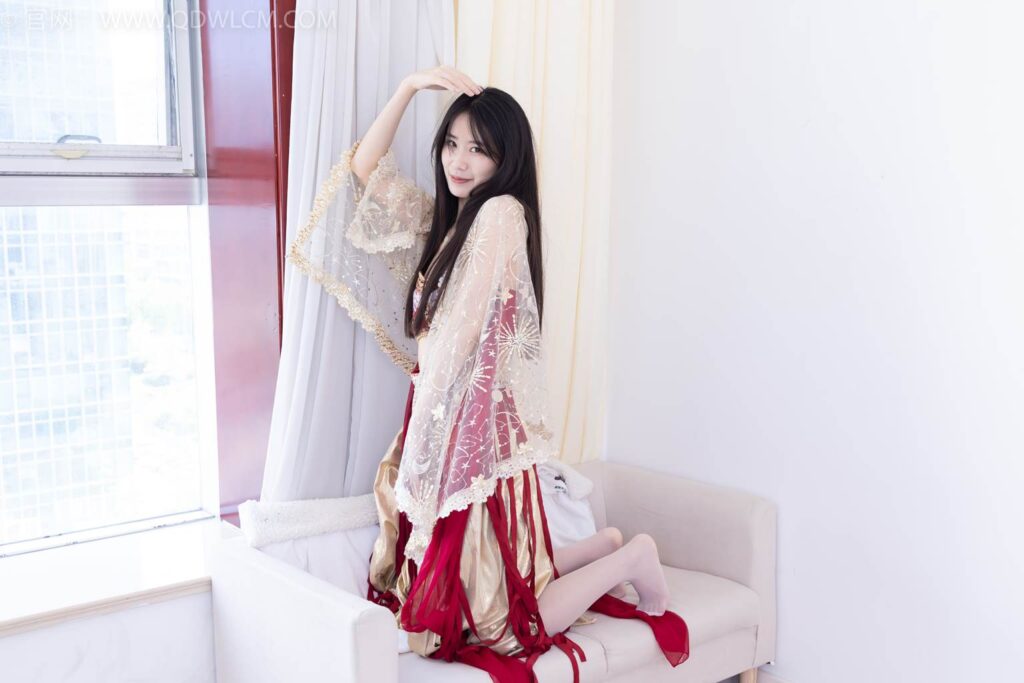 物恋传媒 NO.2472 菜菜-高跟鞋、薄白丝、裸足[265P/1V/5.23GB]插图3