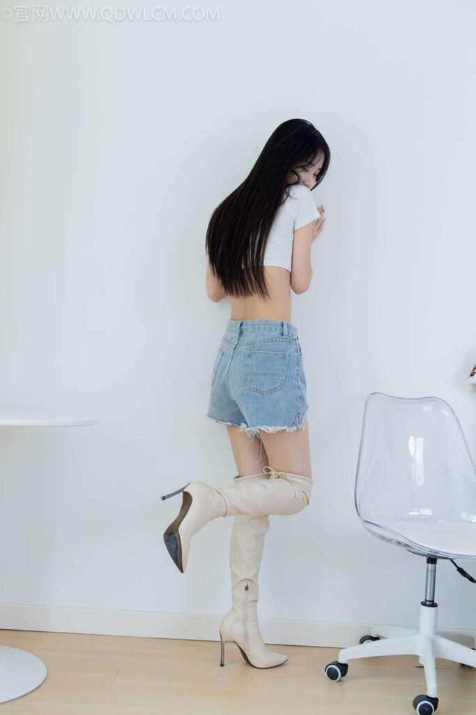 物恋传媒 NO.2475 菜菜-长靴、白棉袜、裸足[184P/1V/4.70GB]插图