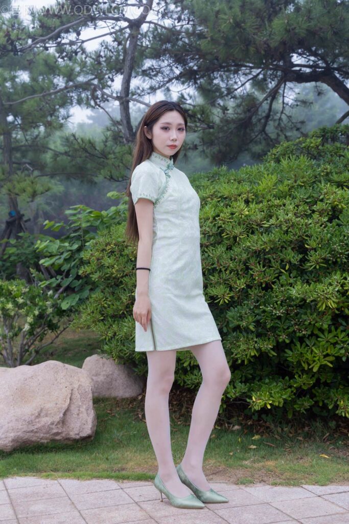 物恋传媒 NO.2477 泡泡-旗袍、高跟鞋、薄白丝[150P/1V/4.00GB]插图1