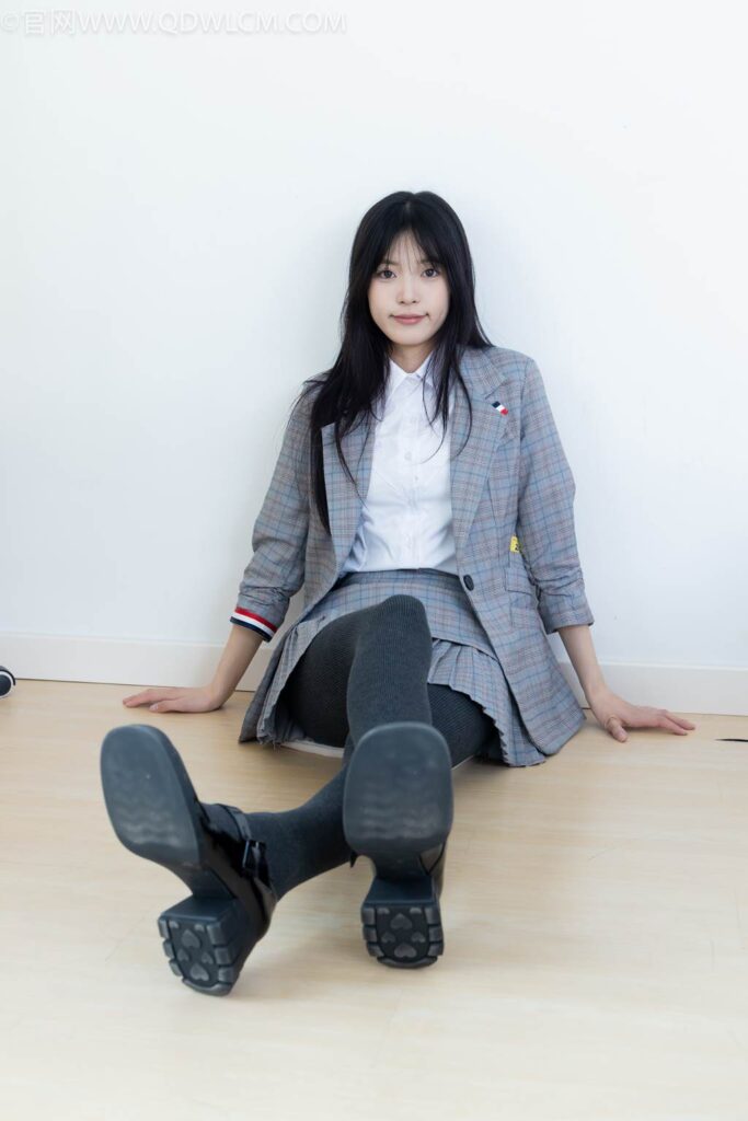 物恋传媒 NO.2479 茯苓-皮鞋、厚灰连裤棉袜[160P/1V/4.55GB]插图3