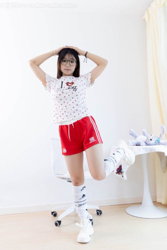 物恋传媒 NO.2482 小可-运动鞋、白棉袜、裸足[165P/1V/3.61GB]-无料摄影圈