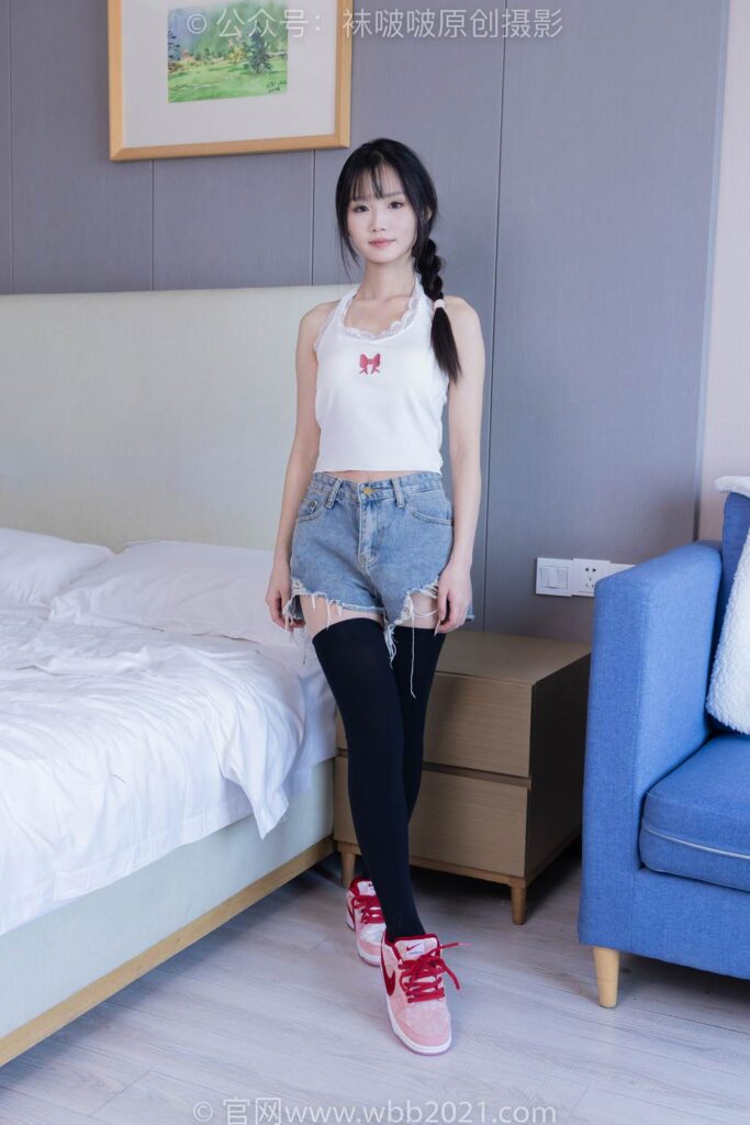 [BoBoSocks袜啵啵]NO.390 甜甜圈-板鞋、厚黑丝大腿袜、厚白丝大腿袜[148P/1V/6.19GB]插图1