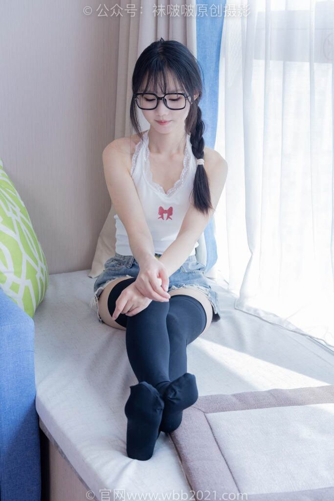 [BoBoSocks袜啵啵]NO.390 甜甜圈-板鞋、厚黑丝大腿袜、厚白丝大腿袜[148P/1V/6.19GB]插图3