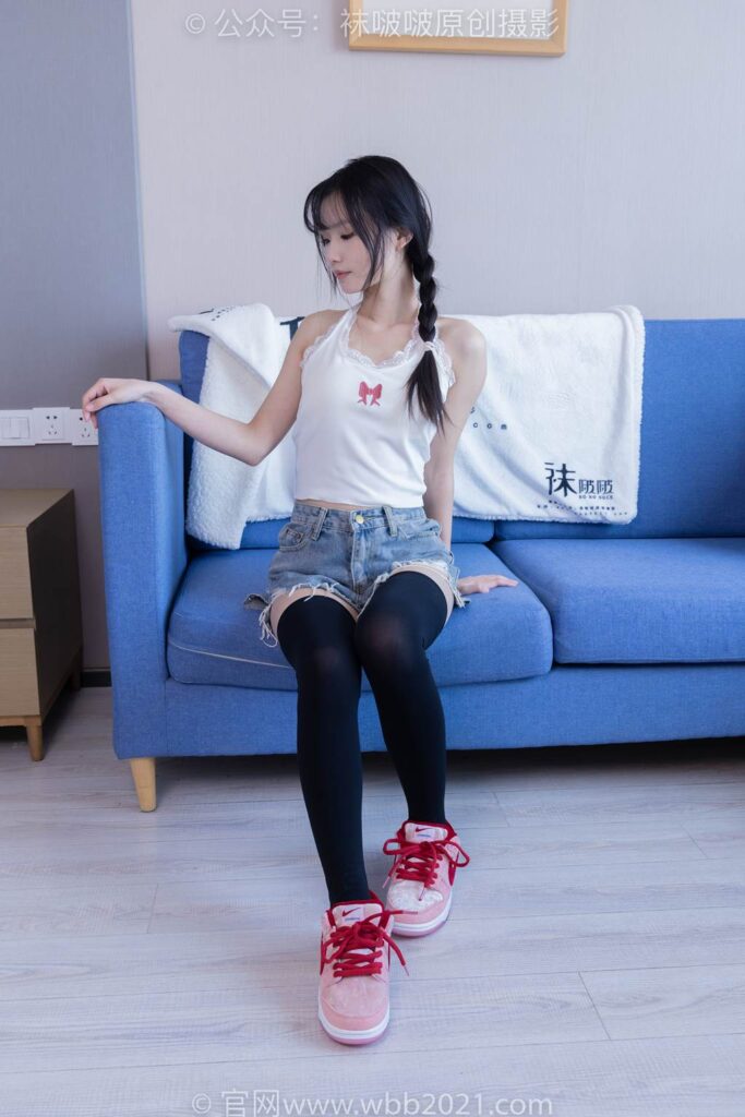[BoBoSocks袜啵啵]NO.390 甜甜圈-板鞋、厚黑丝大腿袜、厚白丝大腿袜[148P/1V/6.19GB]插图2