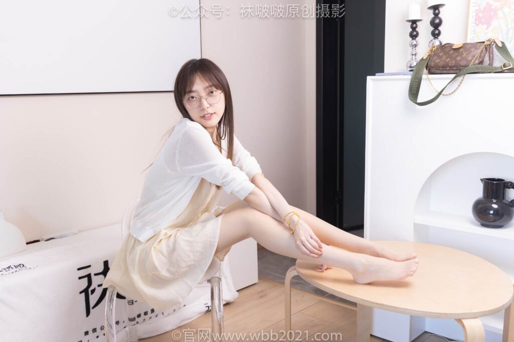 [BoBoSocks袜啵啵]NO.391 稚予-两双高跟鞋、肉丝、油亮白丝、裸足[145P/1V/6.56GB]插图3