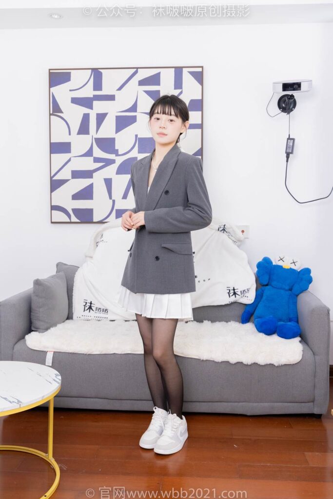 [BoBoSocks袜啵啵]NO.404 糯米-板鞋、黑丝、ol风[145P/1V/6.13GB]插图1