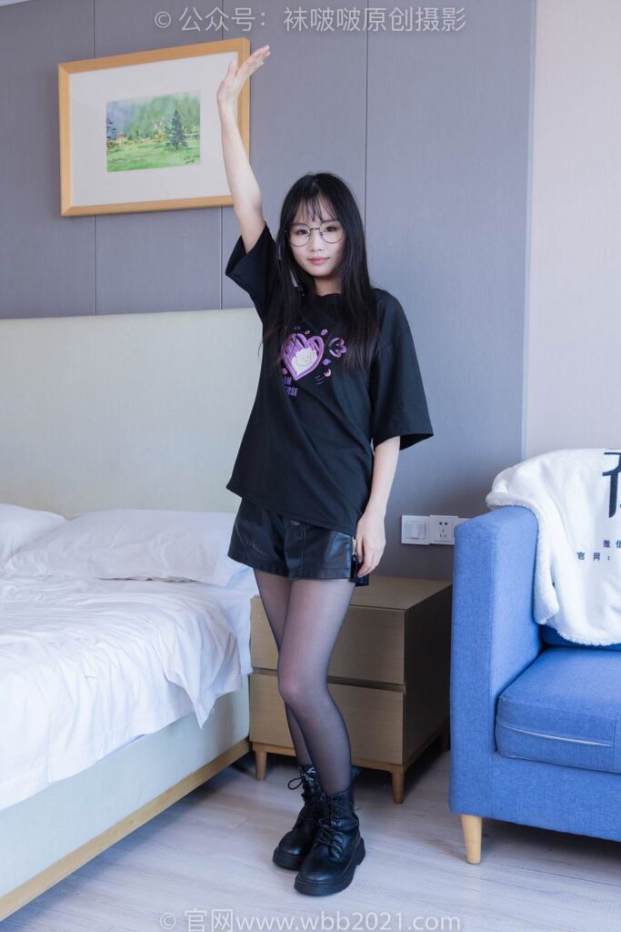 [BoBoSocks袜啵啵]NO.406 甜甜圈-马丁靴、黑丝[150P/1V/6.25GB]插图1