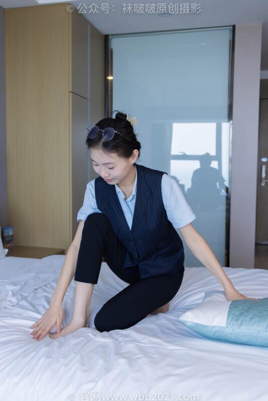 [BoBoSocks袜啵啵]NO.413 芝士-高跟鞋、白色吊带船袜、银行制服[145P/1V/5.76GB]-无料摄影圈