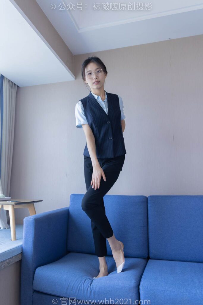 [BoBoSocks袜啵啵]NO.413 芝士-高跟鞋、白色吊带船袜、银行制服[145P/1V/5.76GB]插图3