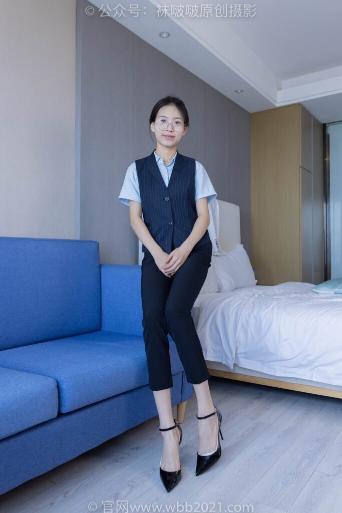 [BoBoSocks袜啵啵]NO.413 芝士-高跟鞋、白色吊带船袜、银行制服[145P/1V/5.76GB]插图1