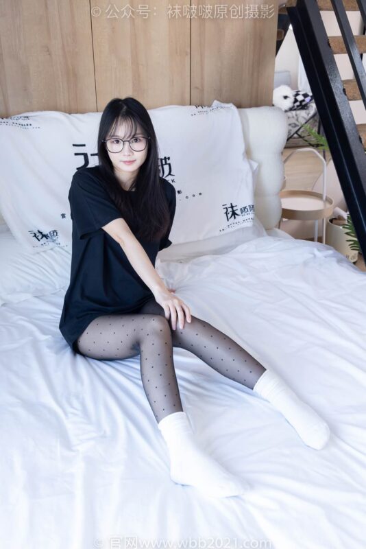 [BoBoSocks袜啵啵]NO.418 甜甜圈-板鞋、白棉袜、波点黑丝[145P/1V/5.87GB]-无料摄影圈