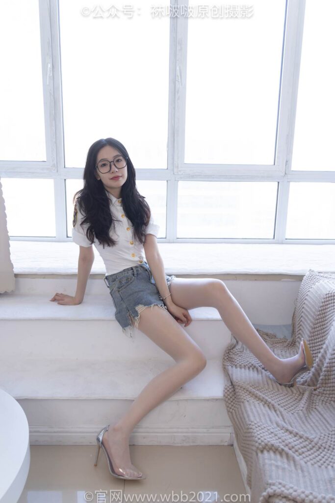 [BoBoSocks袜啵啵]NO.433 小甜豆-透明高跟、白丝、穿鞋往鞋里倒酸奶[149P/1V/6.20GB]插图3