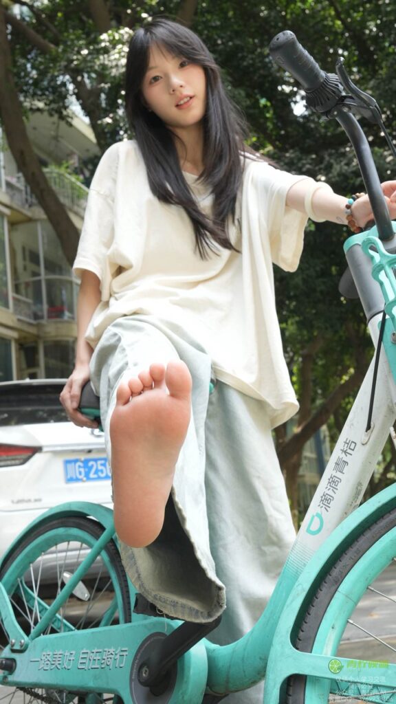 青柠映画 NO.042 – 阿慌 共享单车裸足[133P/2V/9.45GB]插图2