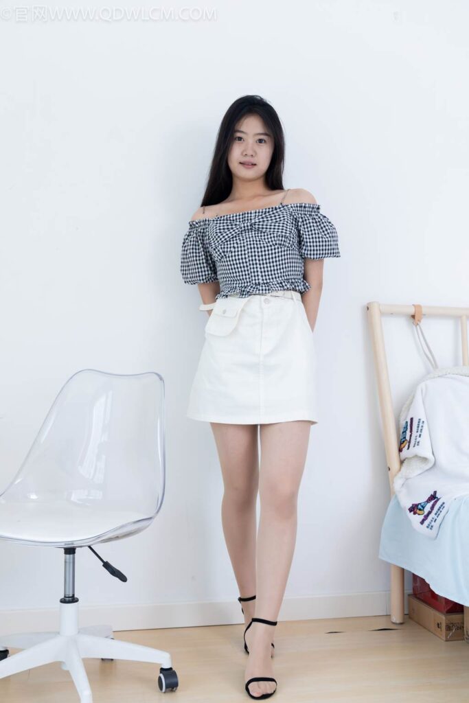 物恋传媒 NO.2484 芋头-三双高跟凉鞋、薄肉丝、裸足[151P/1V/6.47GB]插图1