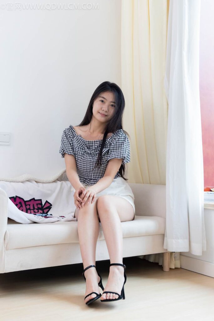 物恋传媒 NO.2484 芋头-三双高跟凉鞋、薄肉丝、裸足[151P/1V/6.47GB]插图4