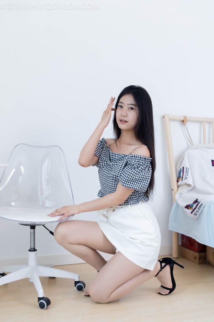 物恋传媒 NO.2484 芋头-三双高跟凉鞋、薄肉丝、裸足[151P/1V/6.47GB]插图2