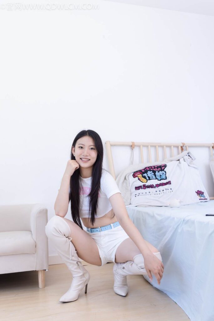 物恋传媒 NO.2488 奶糖-高跟长靴、白棉袜、裸足[180P/1V/3.73GB]插图