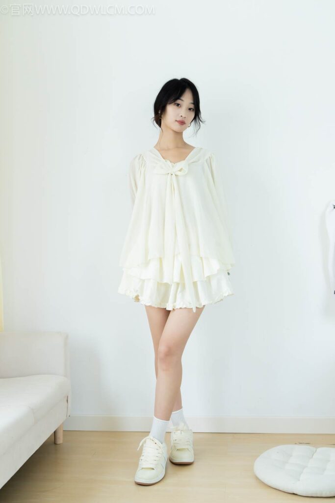 物恋传媒 NO.2489 南南-板鞋、白棉袜、裸足[150P/1V/3.47GB]插图1