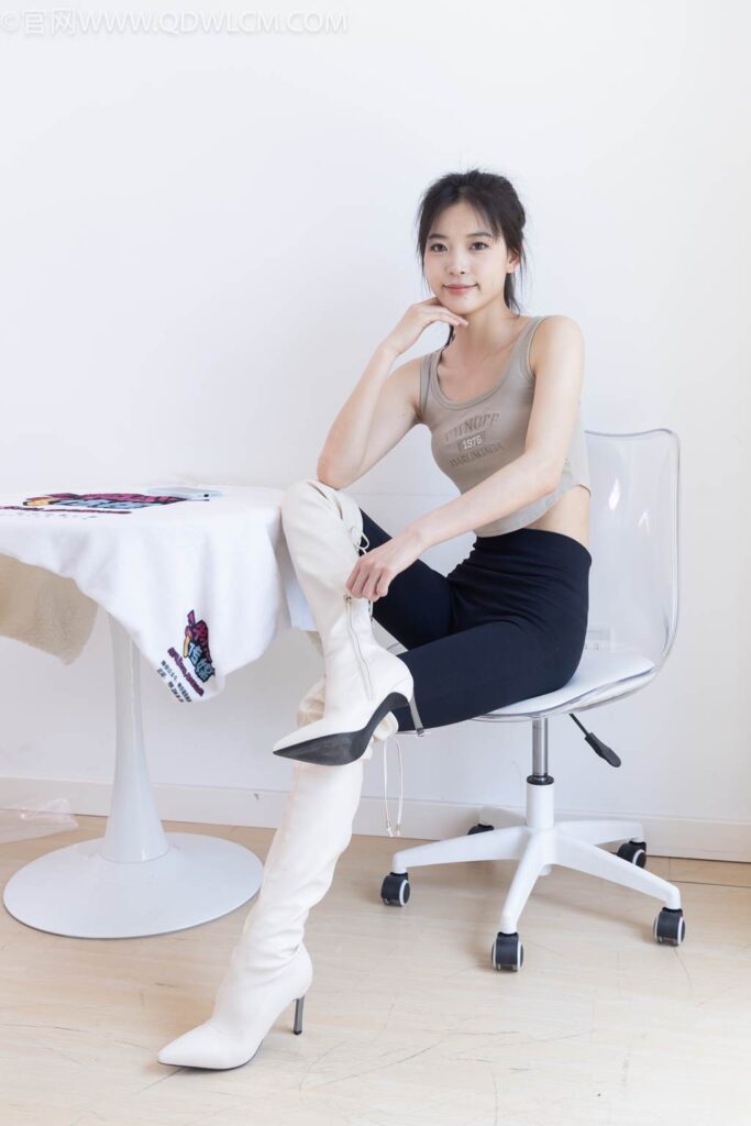 物恋传媒 NO.2490 茯苓-长靴、白棉袜、裸足[180P/1V/4.14GB]插图3