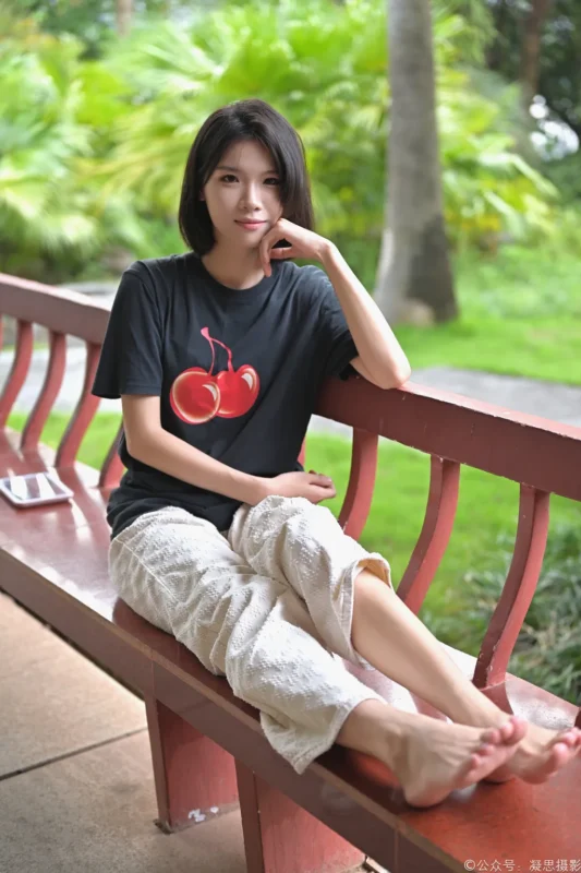 凝思摄影 NO.031 小睿-T恤、短白袜、平底鞋[144P/1V/5.27GB]-无料摄影圈